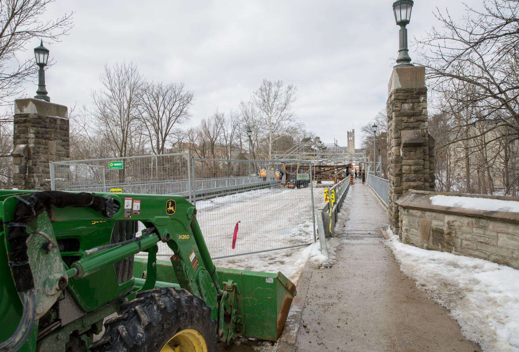 Bridge construction (Photo)